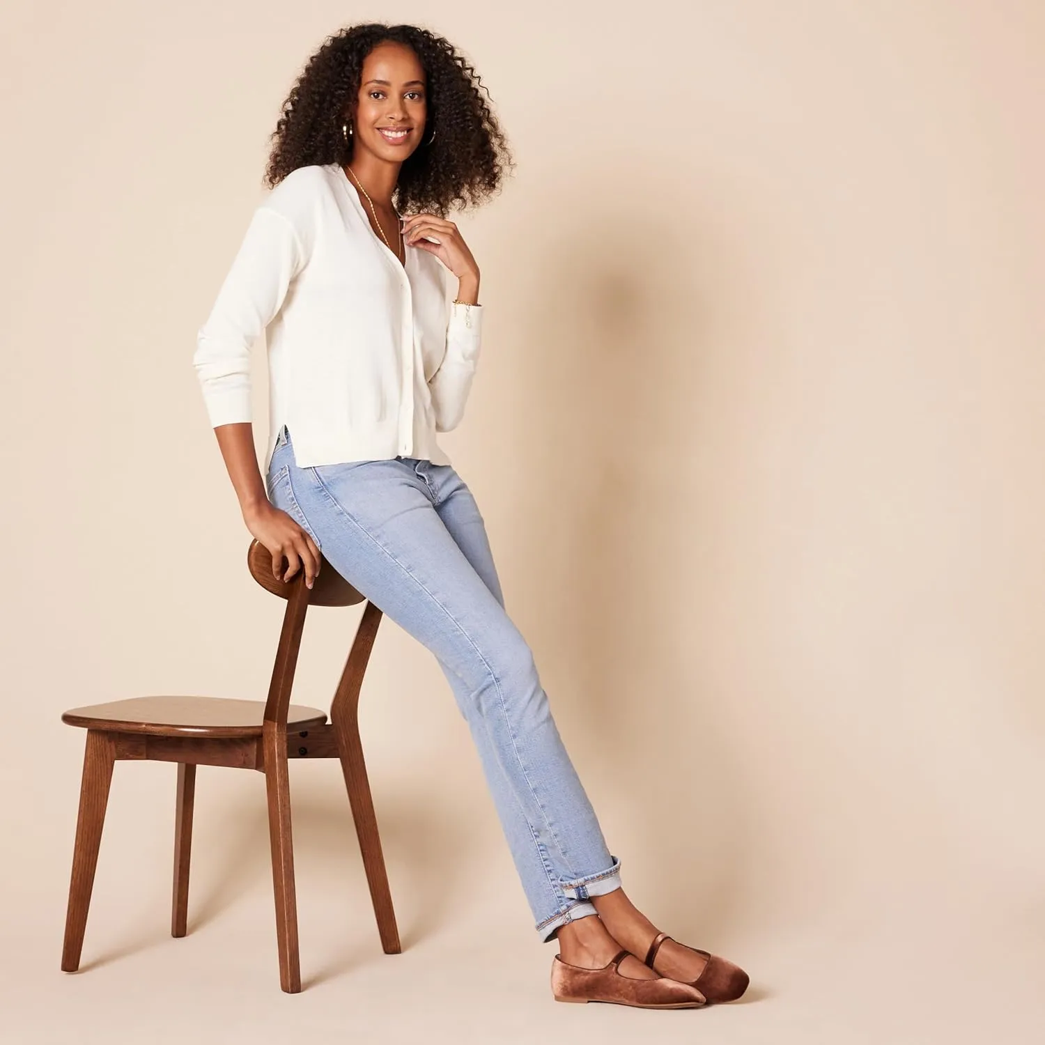 Amazon Essentials Women's V-Neck Lightweight Cropped Relaxed-Fit Cardigan Sweater