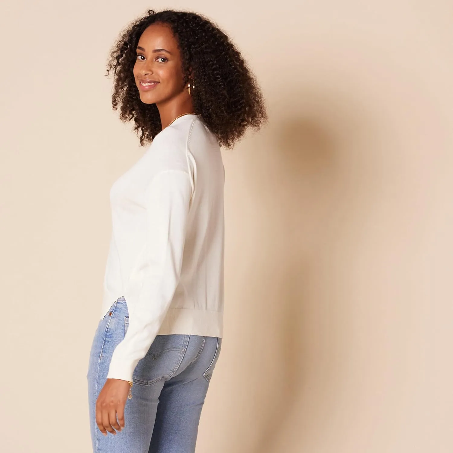 Amazon Essentials Women's V-Neck Lightweight Cropped Relaxed-Fit Cardigan Sweater