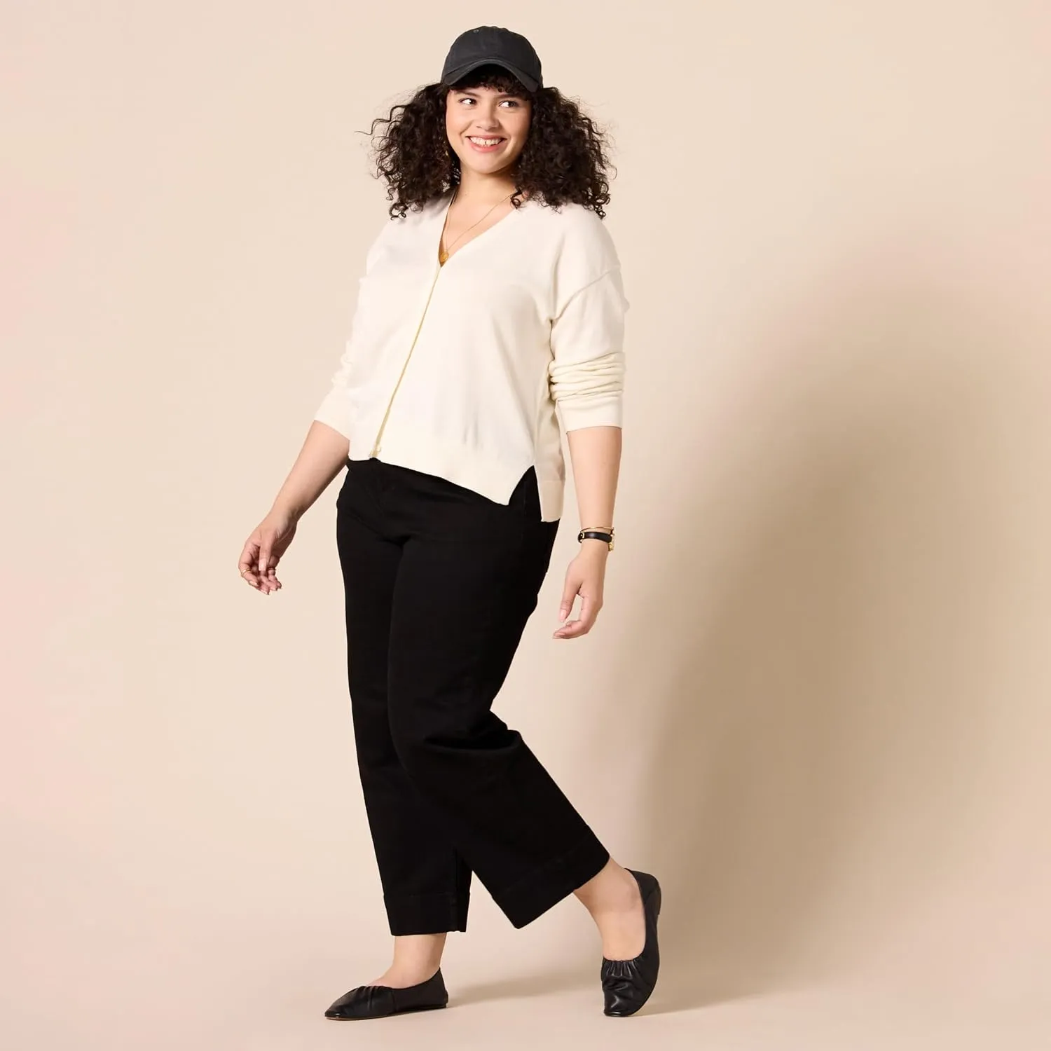 Amazon Essentials Women's V-Neck Lightweight Cropped Relaxed-Fit Cardigan Sweater