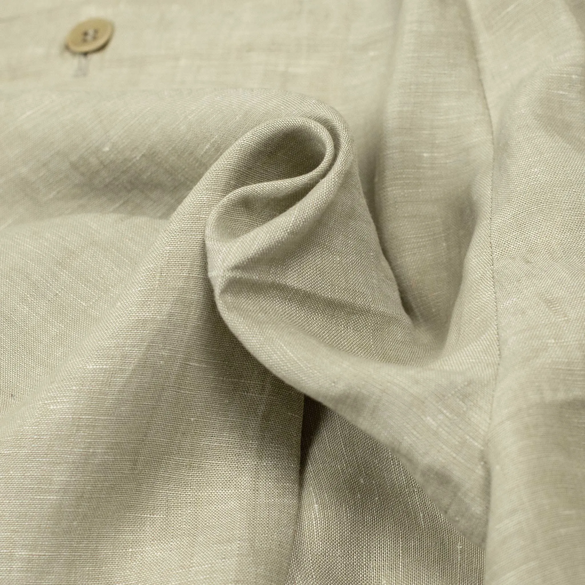 Exclusive pleated easy pants in oatmeal linen