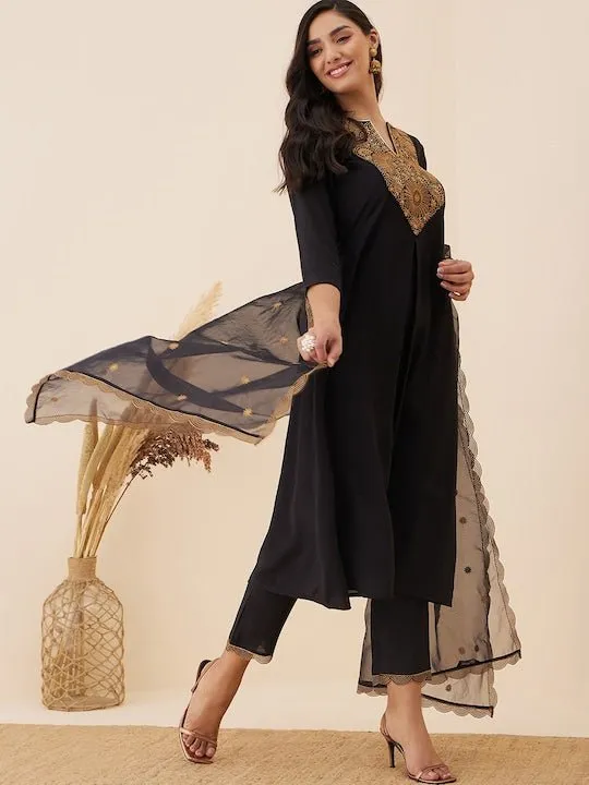 Floral Yoke Design Regular Chanderi Cotton Kurta With Trousers & Dupatta