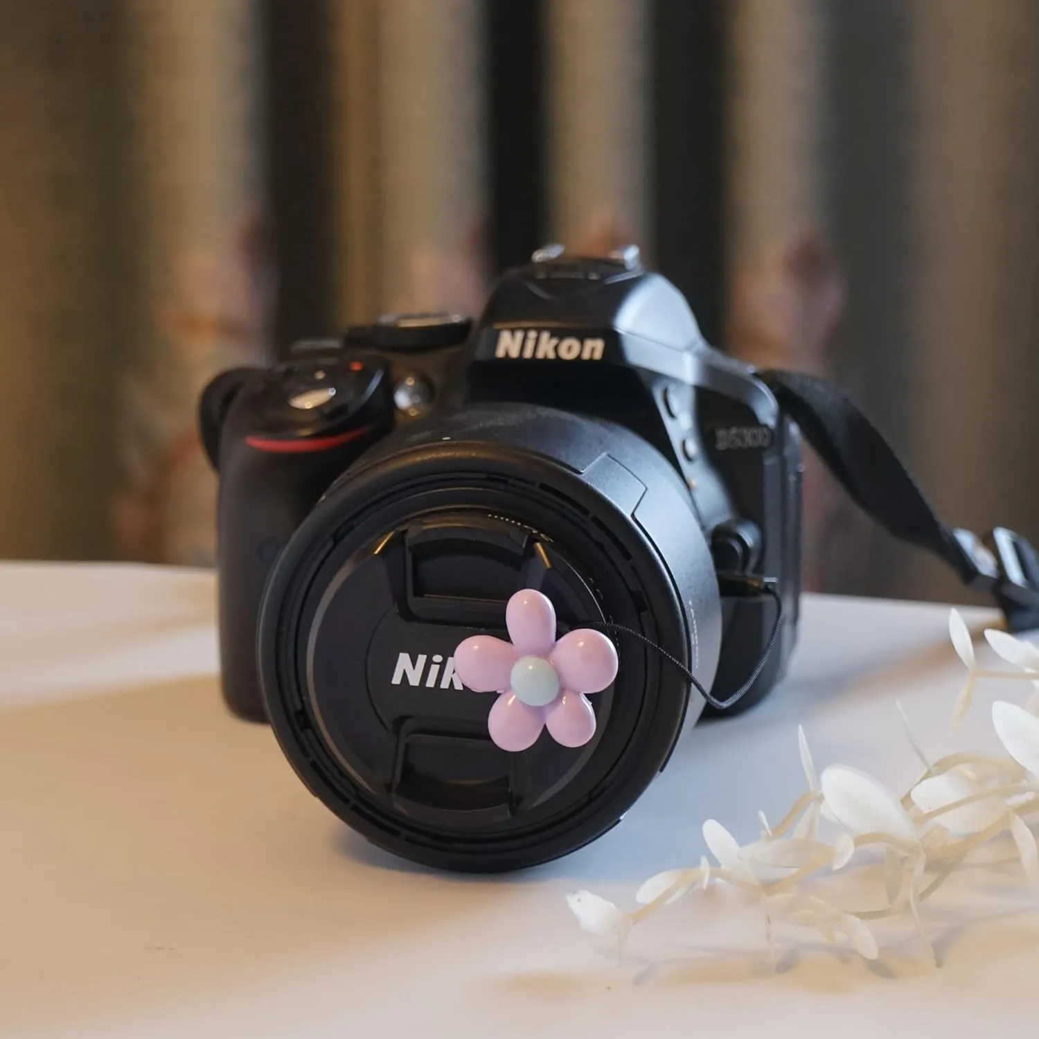 Flower Camera Lens Caps Keeper Protector Holder for Canon, Nikon, Sony DSLR and Mirrorless Camera Decoration (Purple)