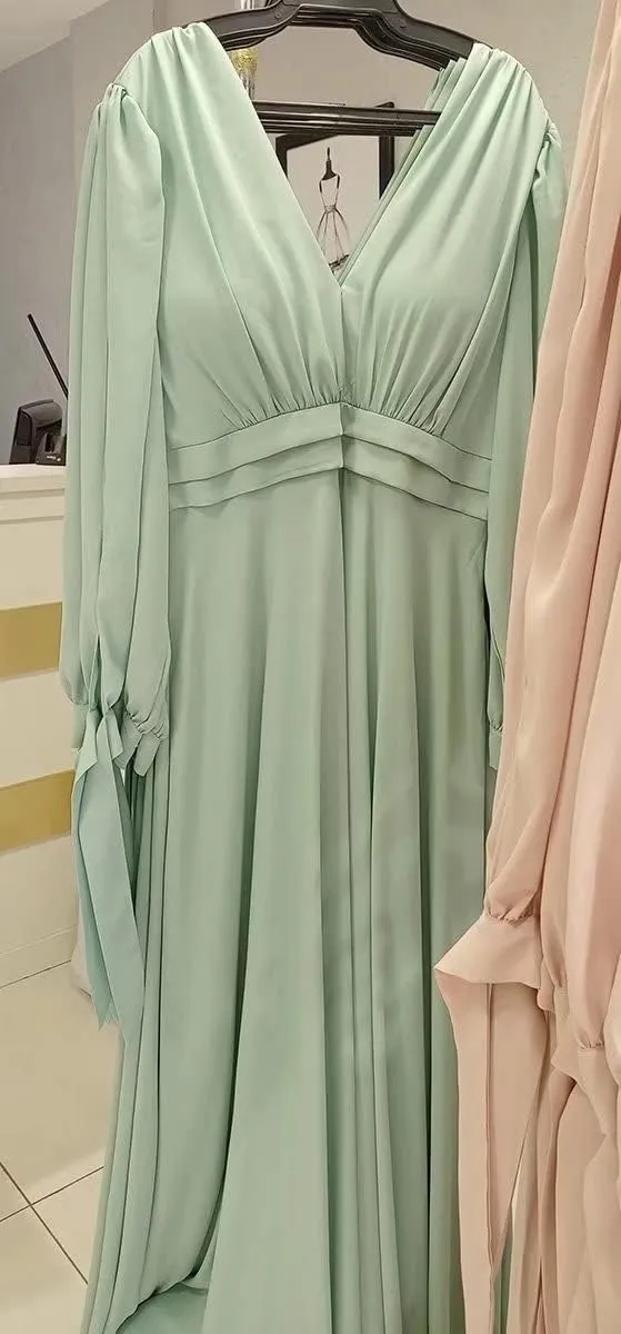 TRHTX Elegant Chiffon Long Sleeve Bridesmaid Dresses for Women Long V Neck Formal Dresses A-line Pleated Party Gowns