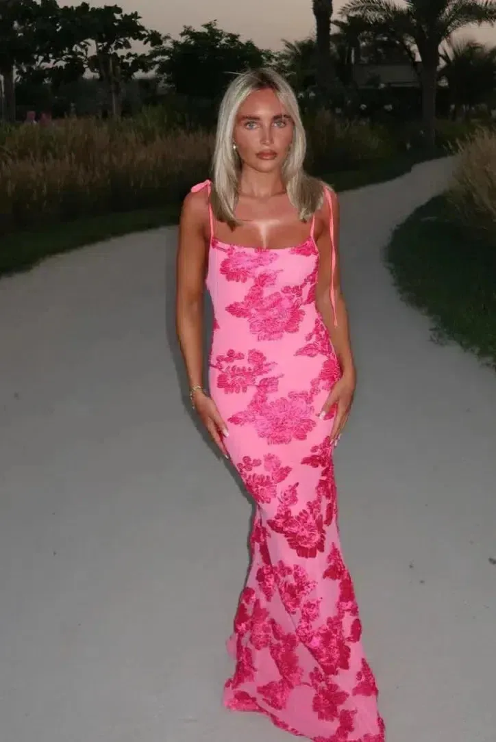 Ysaline – Timeless elegance – Maxi dress with adjustable shoulder ties